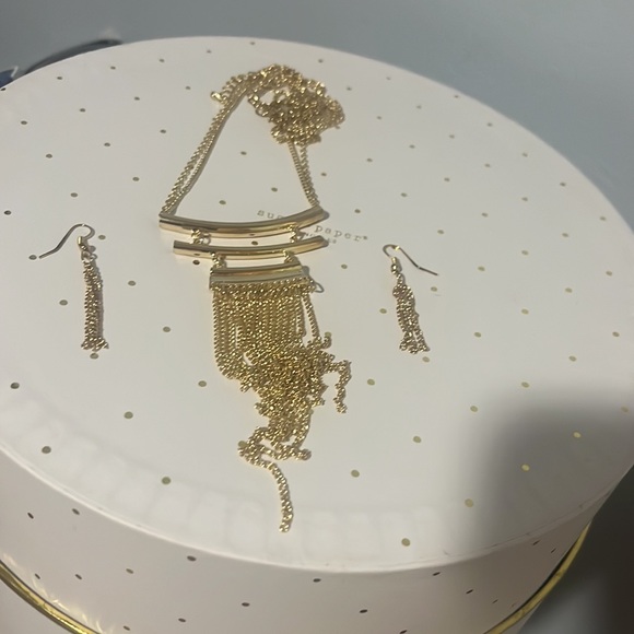 NWT fashion necklace and earring set - Picture 3 of 3